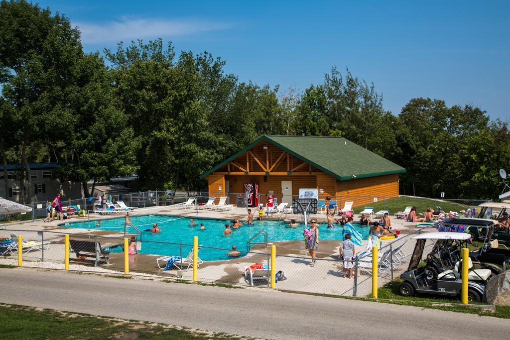 Plymouth Rock Camping Resort Deluxe Cottage Elkhart Lake Екстер'єр фото